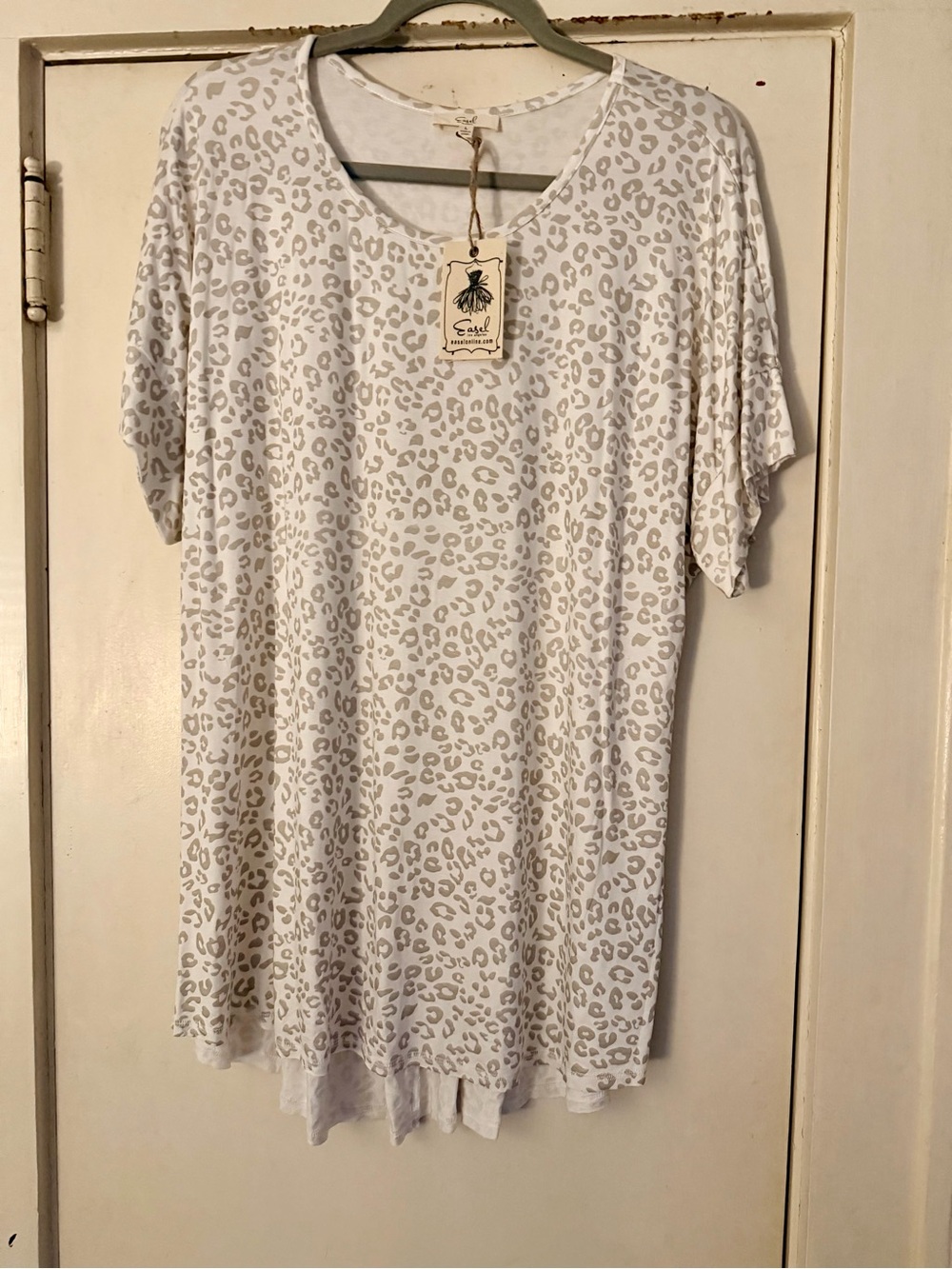 PRICE DROP** Adorable sz lg Easel NWT cheetah print tunic.. lots of details..